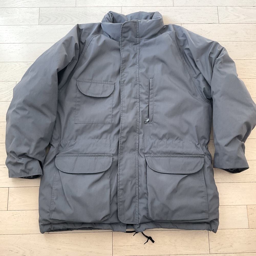 VGUC, Men’s size L, Eddie Bauer Down Jacket in Grey.